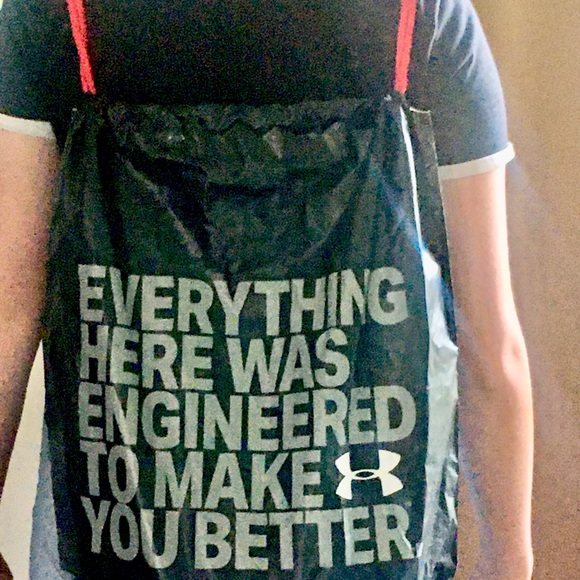 UNDER ARMOUR💪 DRAWSTRING BACKPACK - Picture 3 of 4